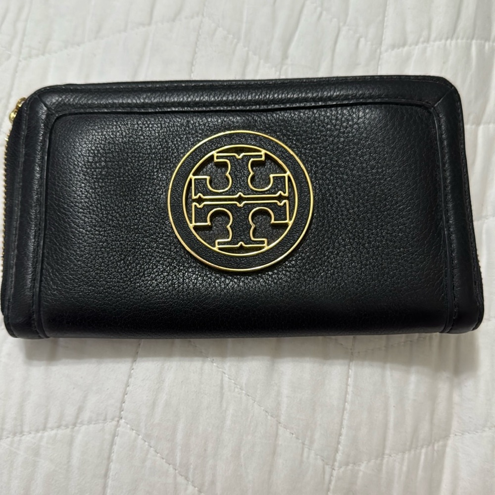 Tory Burch Amanda zip around wallet
